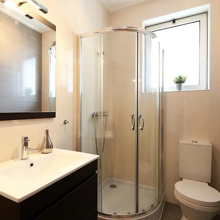 Light House With Swimming Pool Daire Nazaré