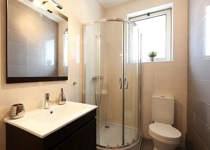 Light House With Swimming Pool Daire Nazaré